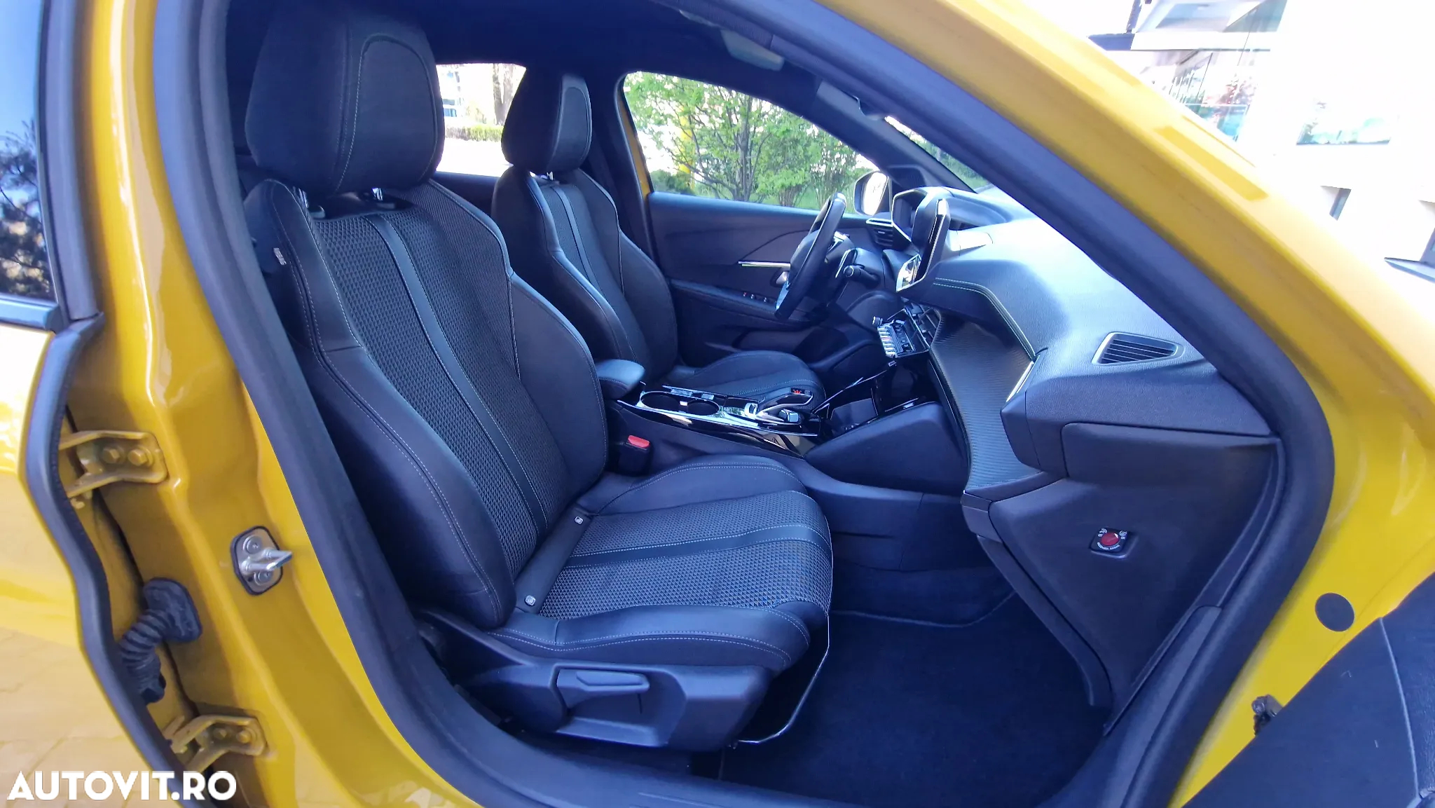 Peugeot 208 1.2 L PureTech STT EAT8 GT Line - 14
