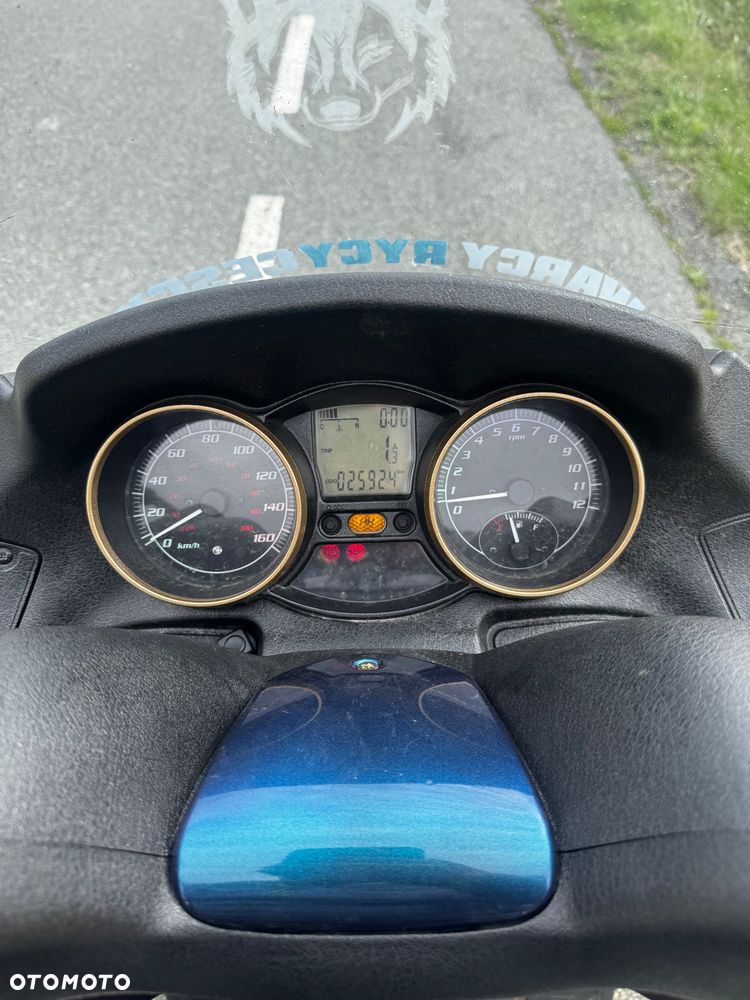 Piaggio MP-3 - 7