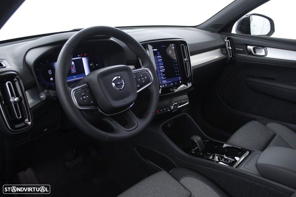 Volvo XC 40 2.0 B3 Plus Dark - 22