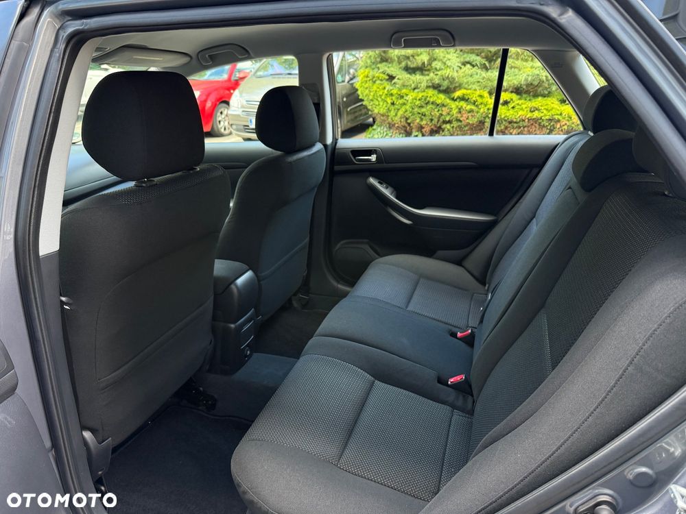 Toyota Avensis 1.8 VVT-i Terra - 20