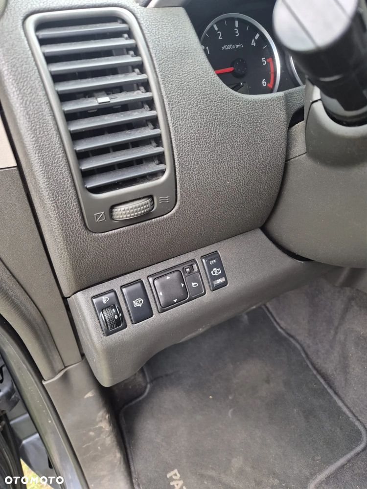 Nissan Pathfinder 2.5 dCi Elegance - 17