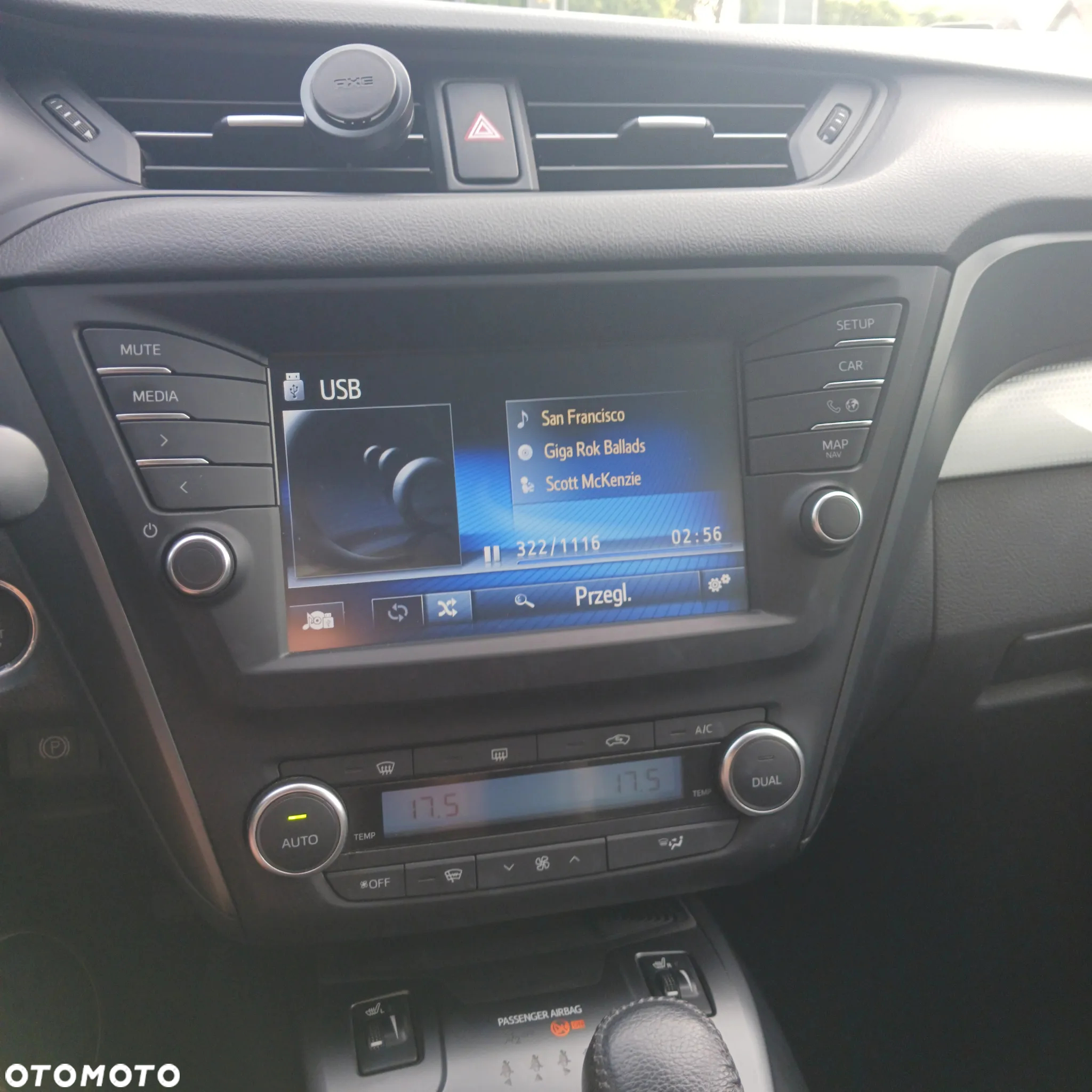 Toyota Avensis 1.8 Premium MS - 6
