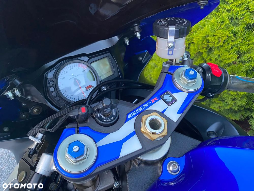 Suzuki GSX-R - 25