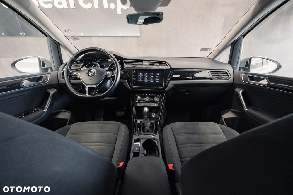 Volkswagen Touran - 11