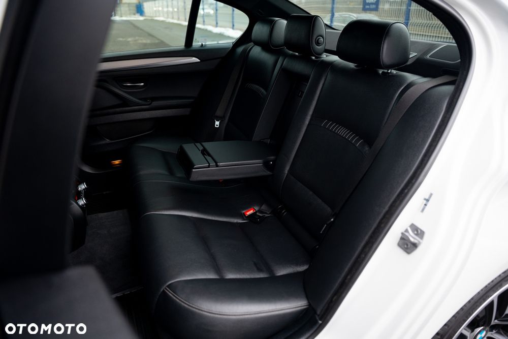 BMW Seria 5 M550d xDrive Sport-Aut - 35