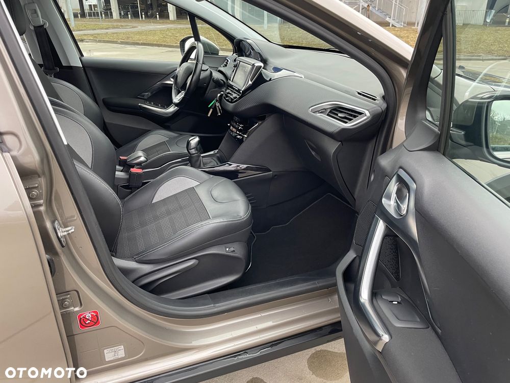 Peugeot 2008 1.2 Pure Tech Allure S&S - 20