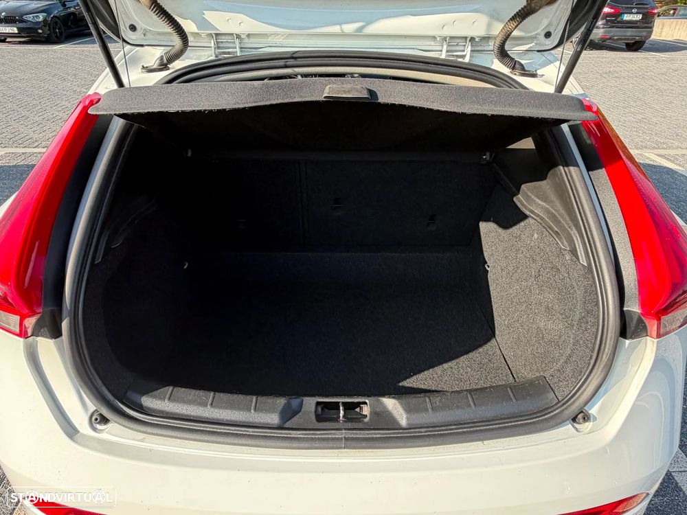 Volvo V40 D2 - 11