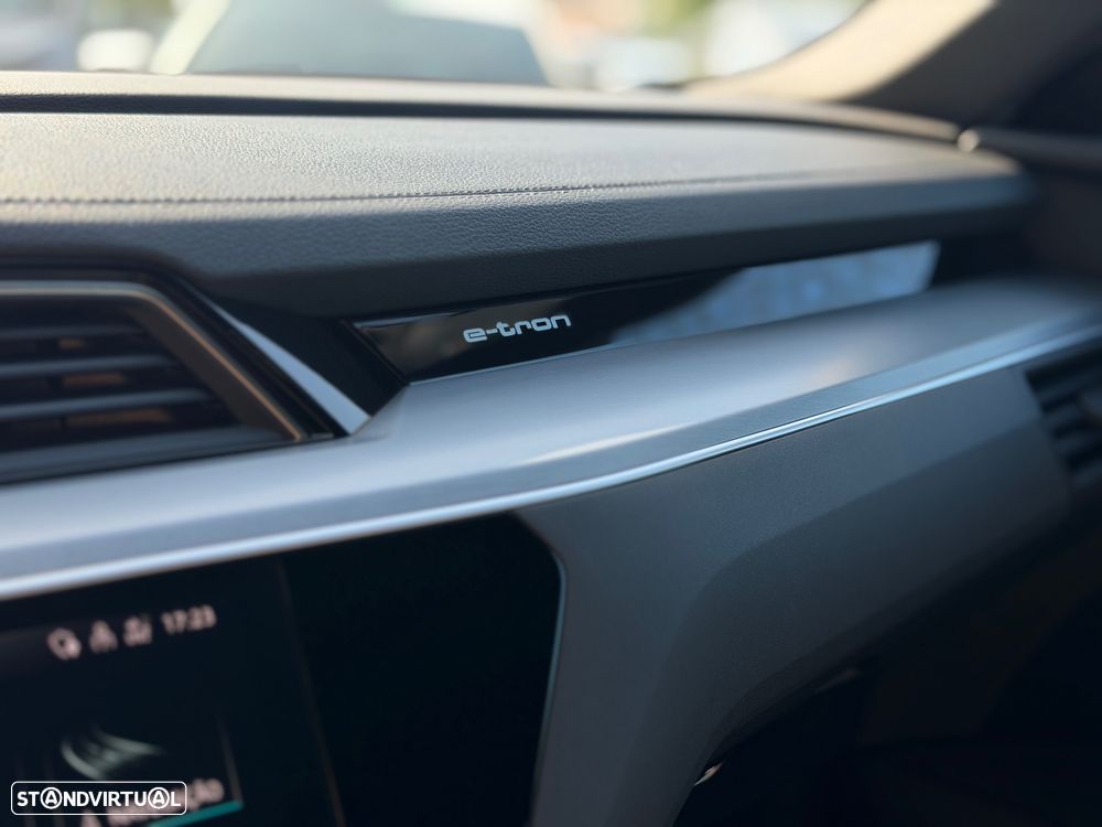 Audi e-tron 55 quattro S line - 32