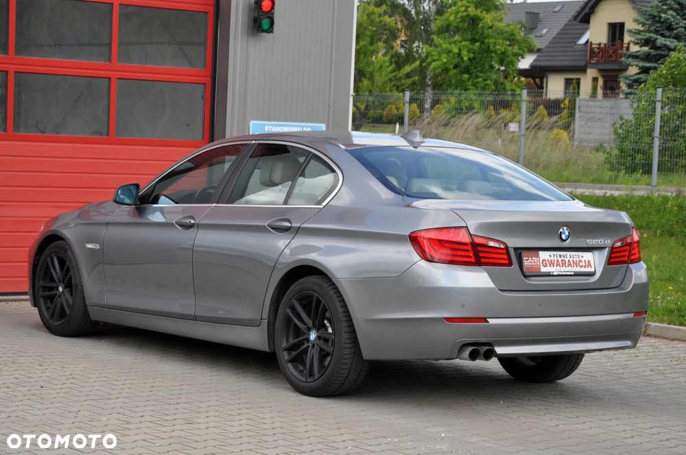 BMW Seria 5 520d Luxury Line - 11