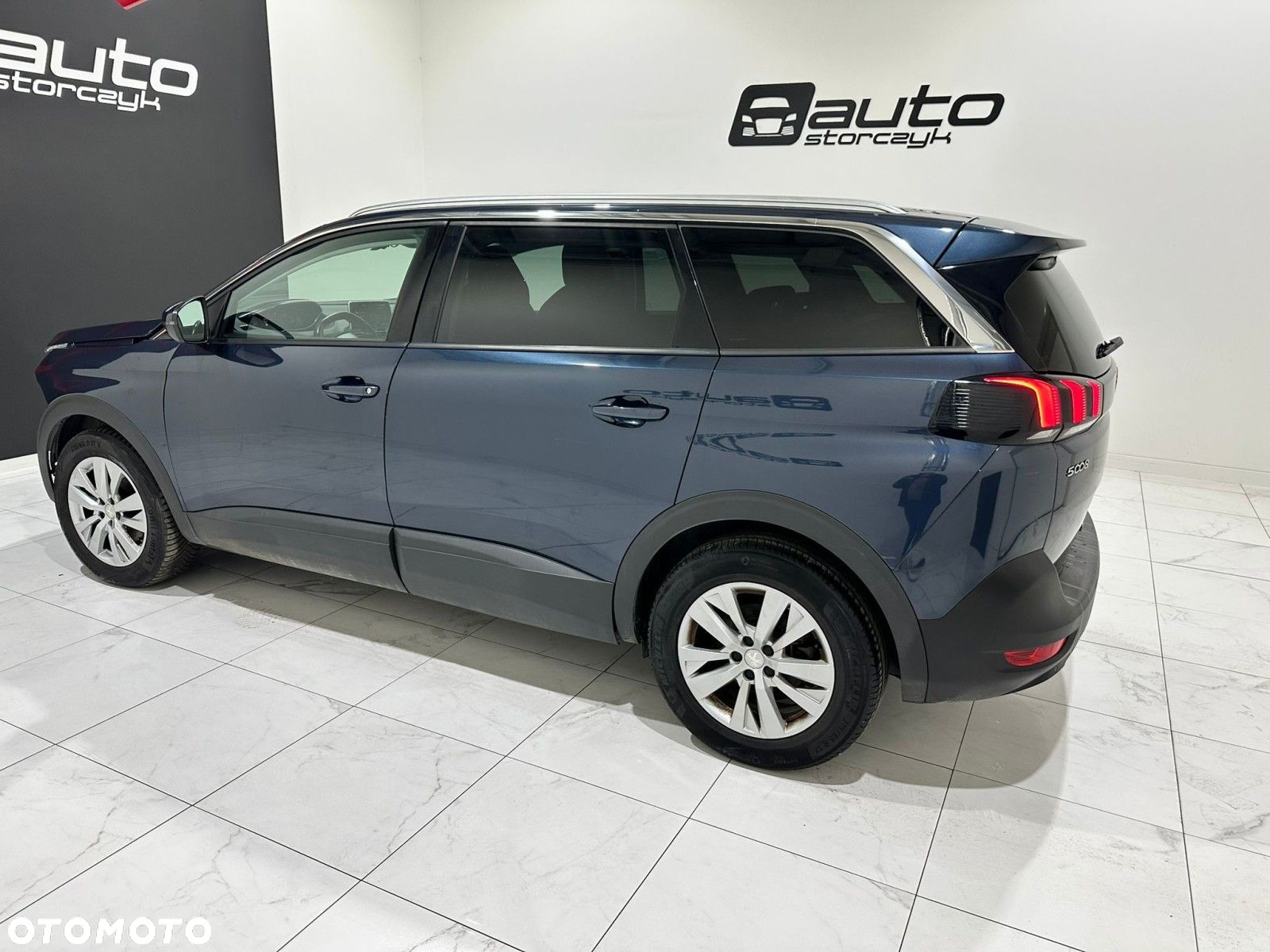 Peugeot 5008 - 8