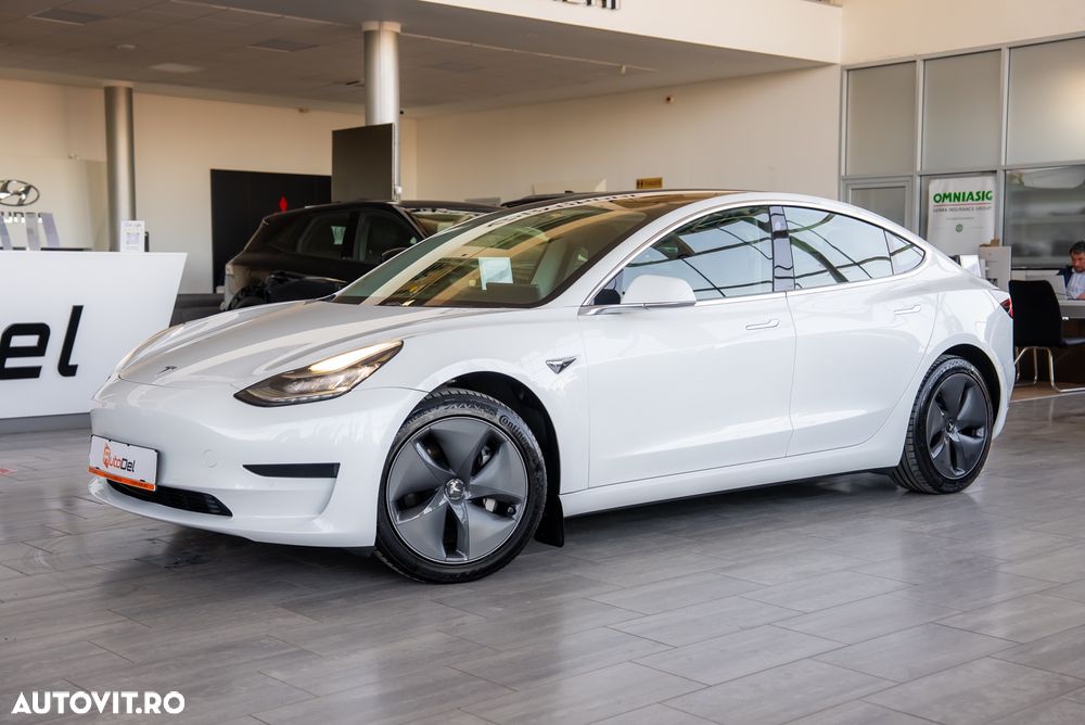 Tesla Model 3 - 10