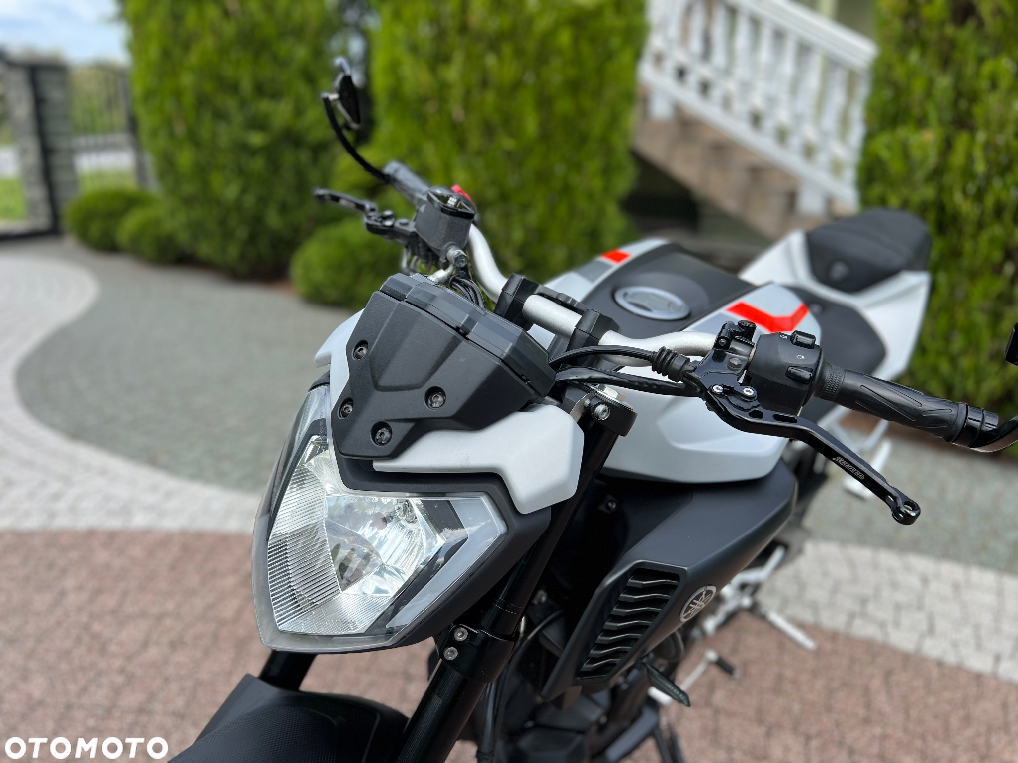 Yamaha MT - 28
