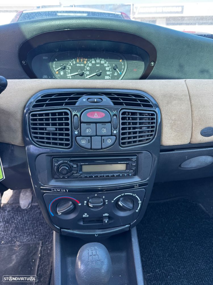 Lancia Y 1.2 16V LS - 14