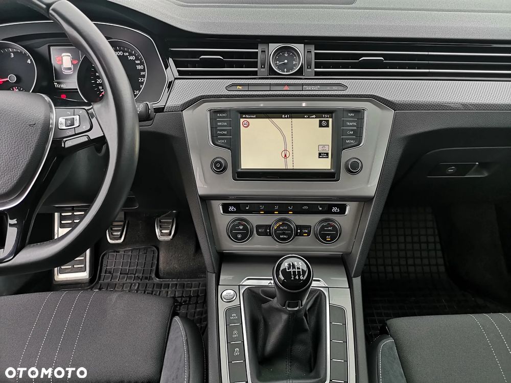 Volkswagen Passat - 14