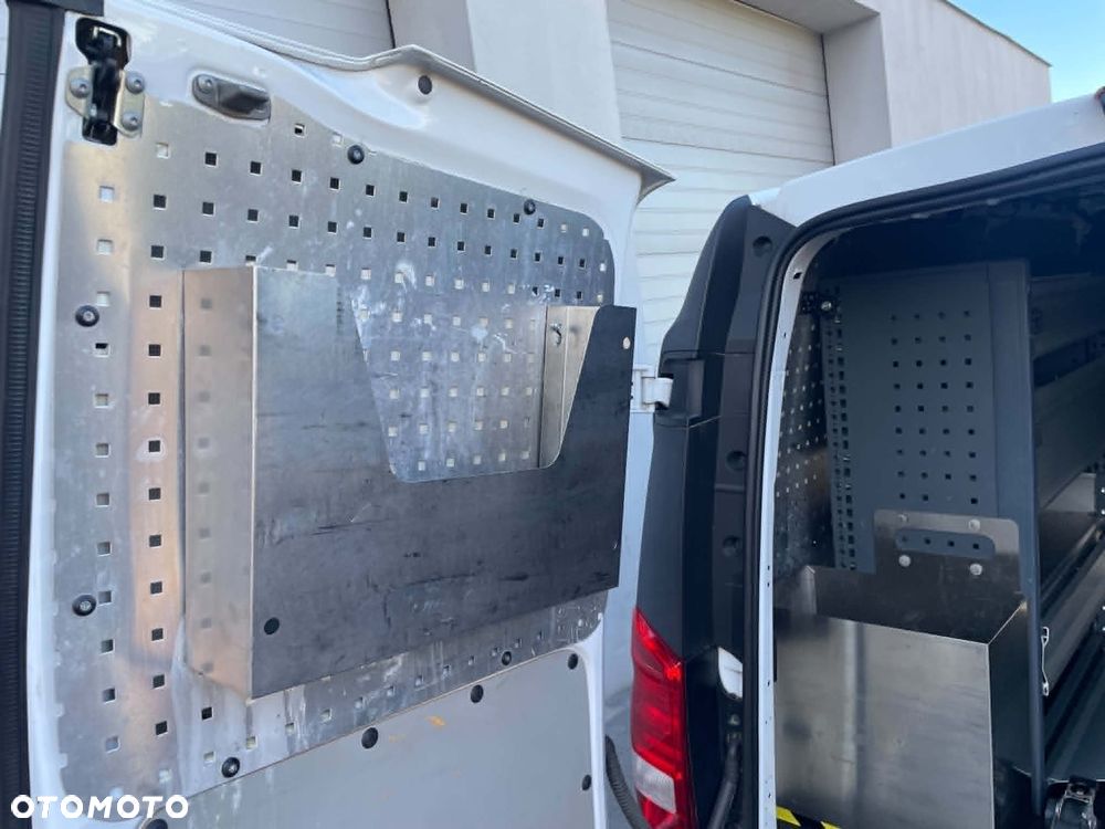 Mercedes-Benz Vito - 25
