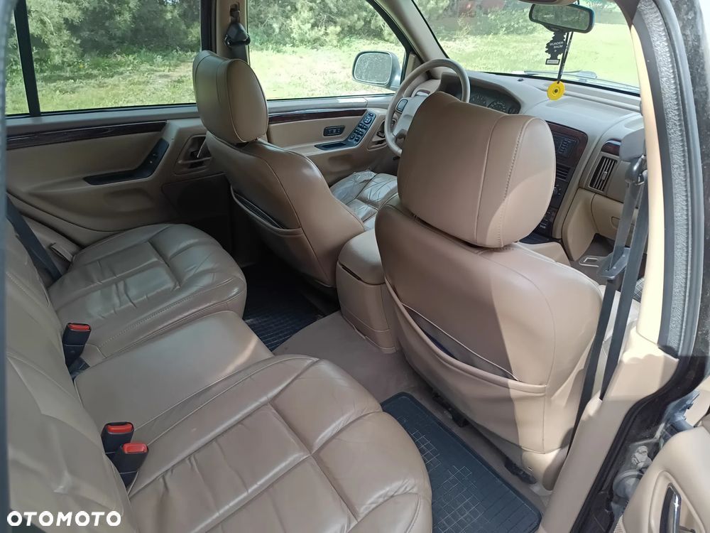 Jeep Grand Cherokee - 12