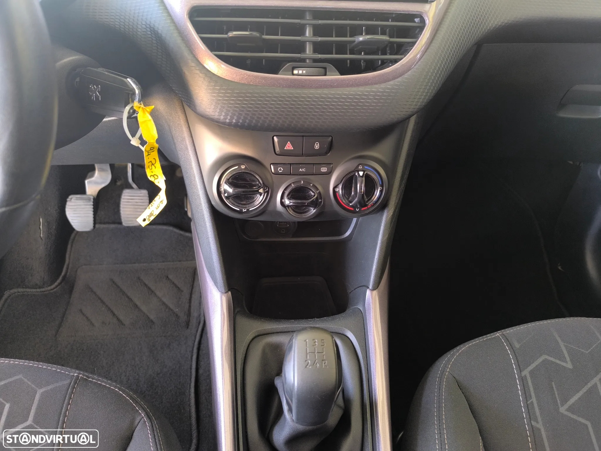 Peugeot 208 1.2 PureTech Allure - 26