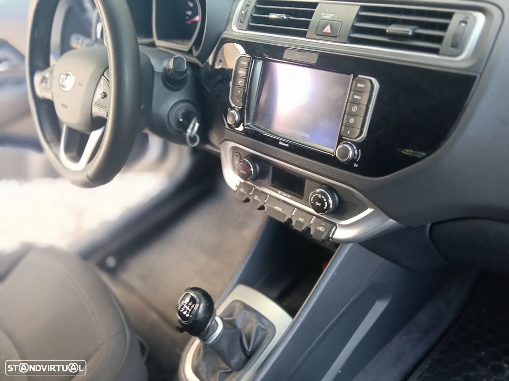 Kia Rio 1.1 CRDi TX AC+VE - 19