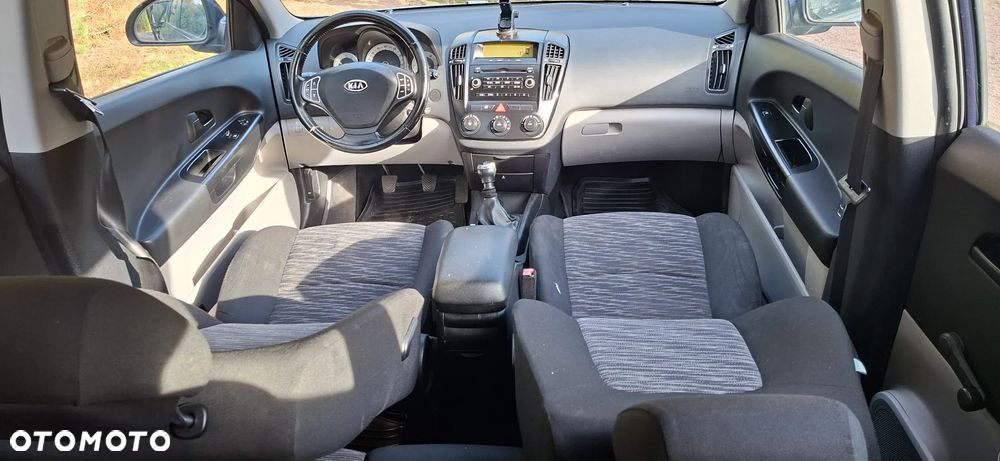 Kia Ceed 1.6 L - 8