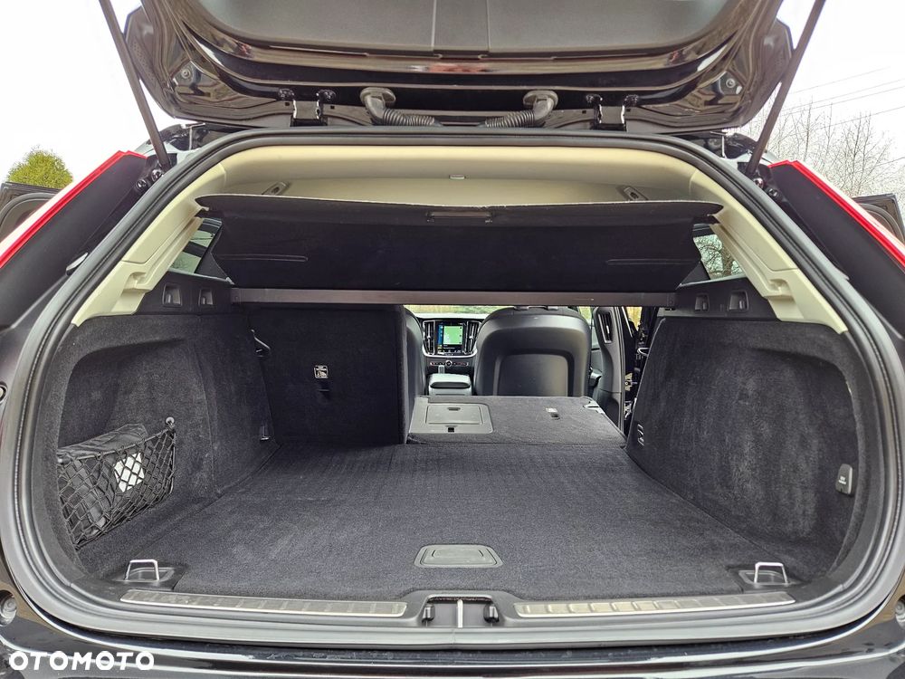 Volvo V60 D4 Momentum Pro - 25