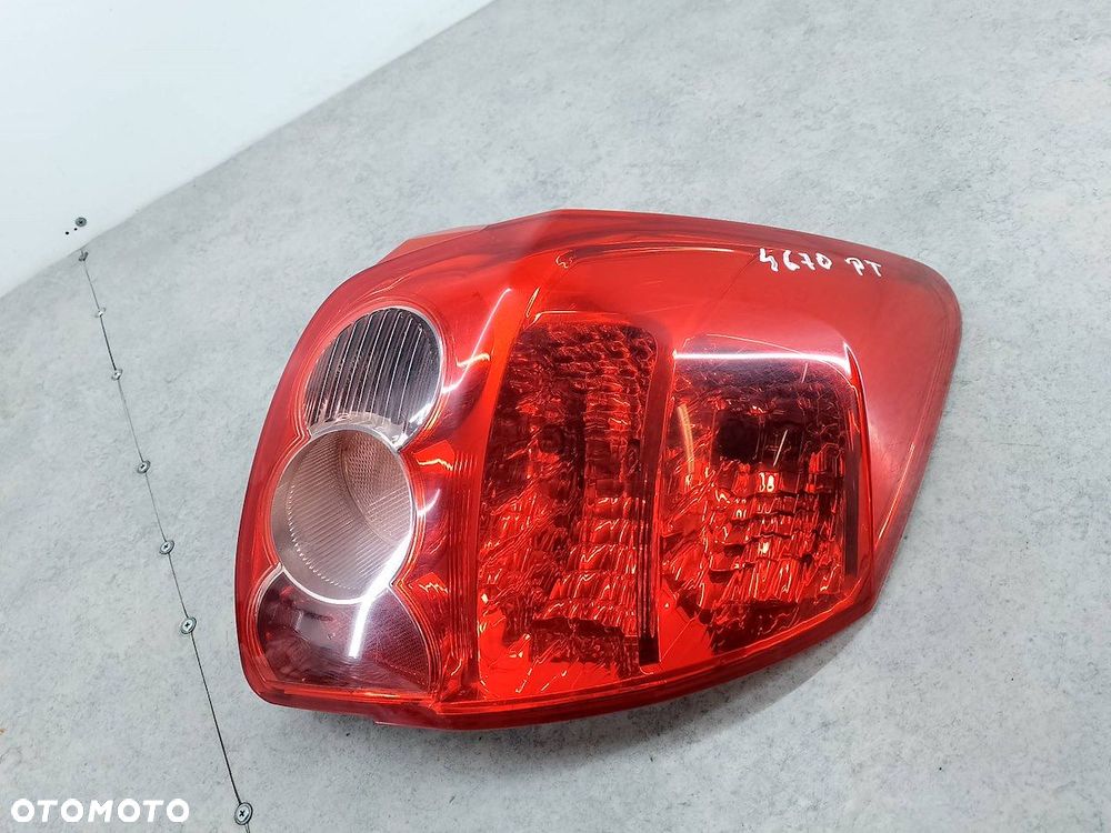 LAMPA TYLNA PRAWA TOYOTA AURIS I HATCHBACK 5D - 5