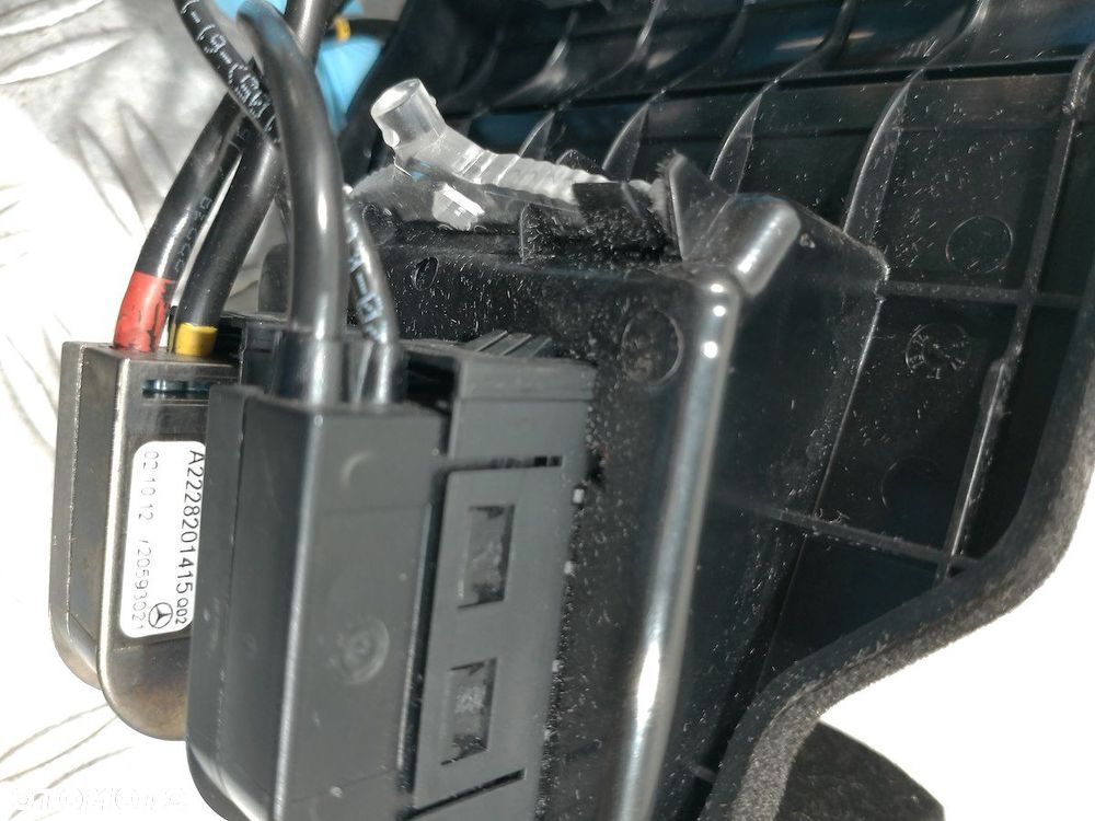 GNIAZDO USB MAYBACH X222 A0008206251 - 2