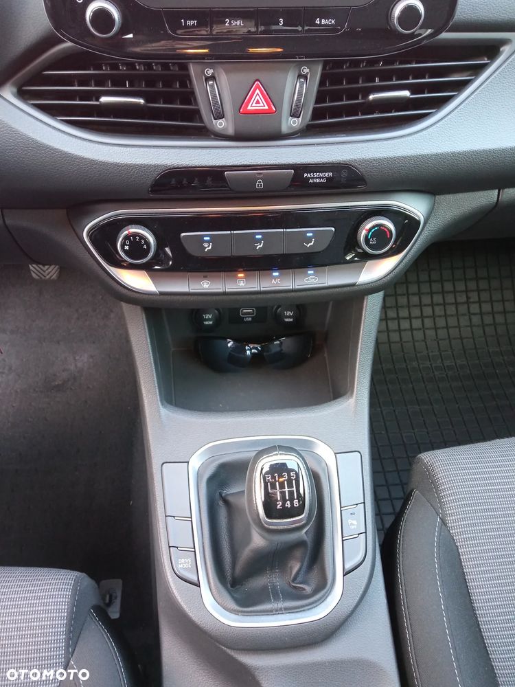 Hyundai i30 1.5 T-GDI 48V Modern - 9