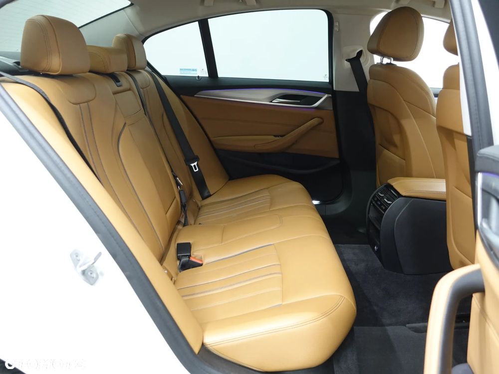 BMW Seria 5 520d xDrive Luxury Line - 23