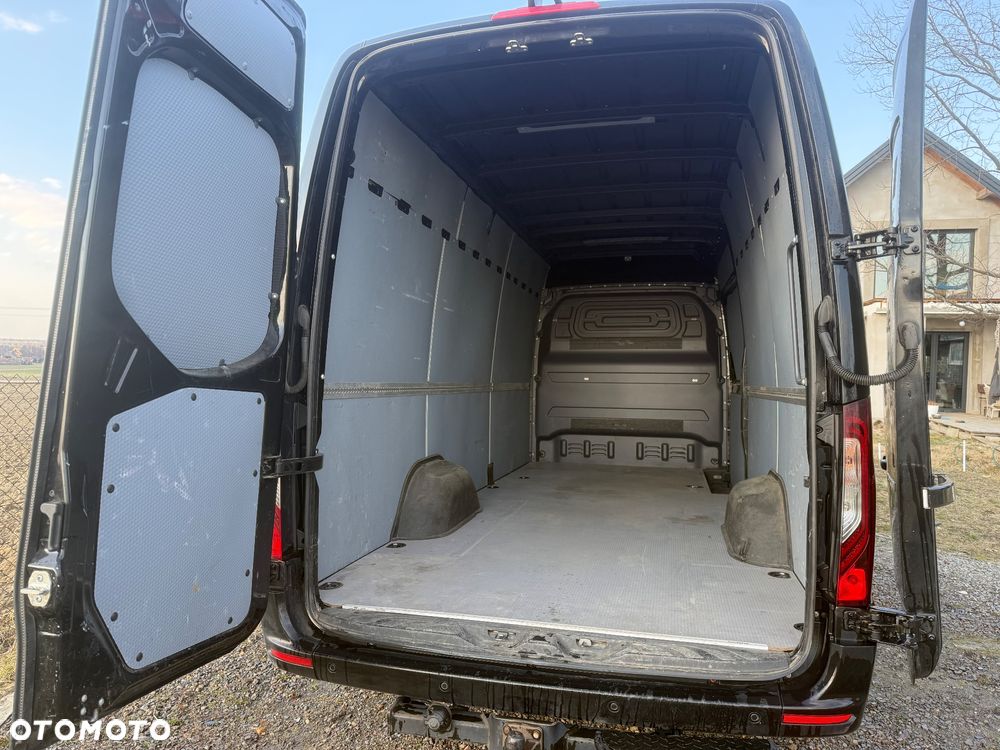 Mercedes-Benz 319 - 12