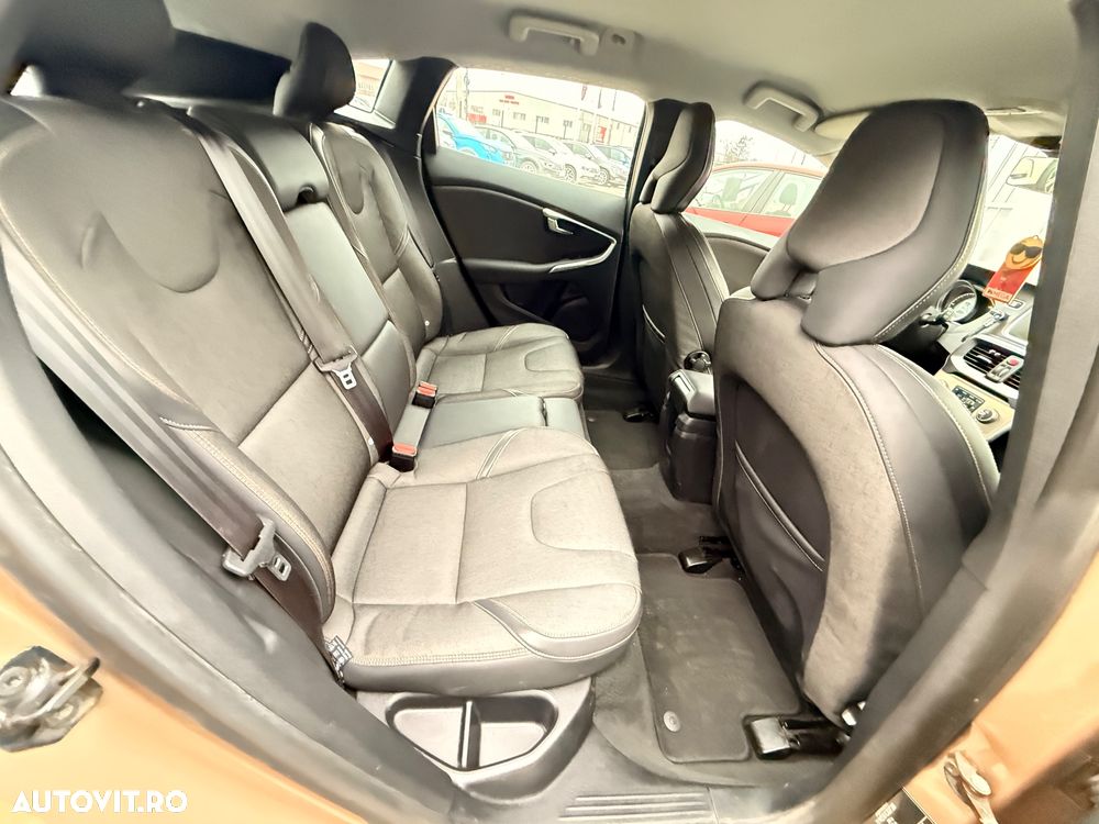 Volvo V40 Cross Country D3 Momentum - 7