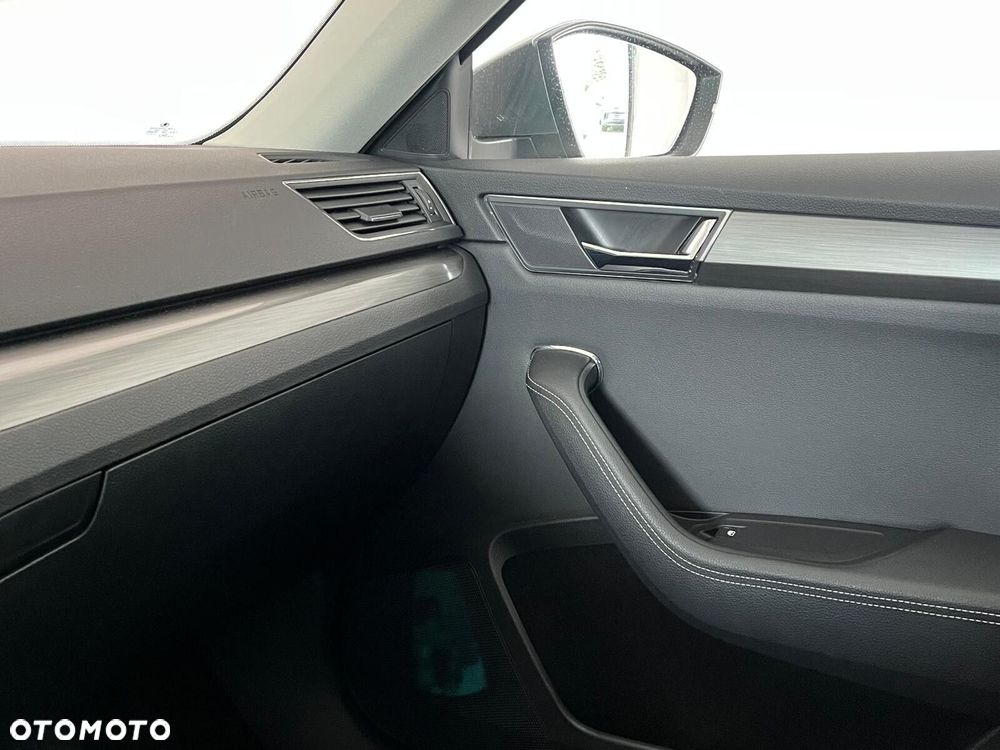 Skoda Superb 2.0 TDI SCR Style DSG - 22