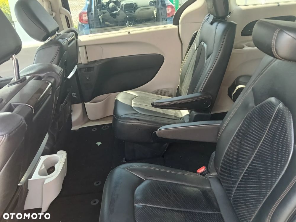 Chrysler Pacifica - 14