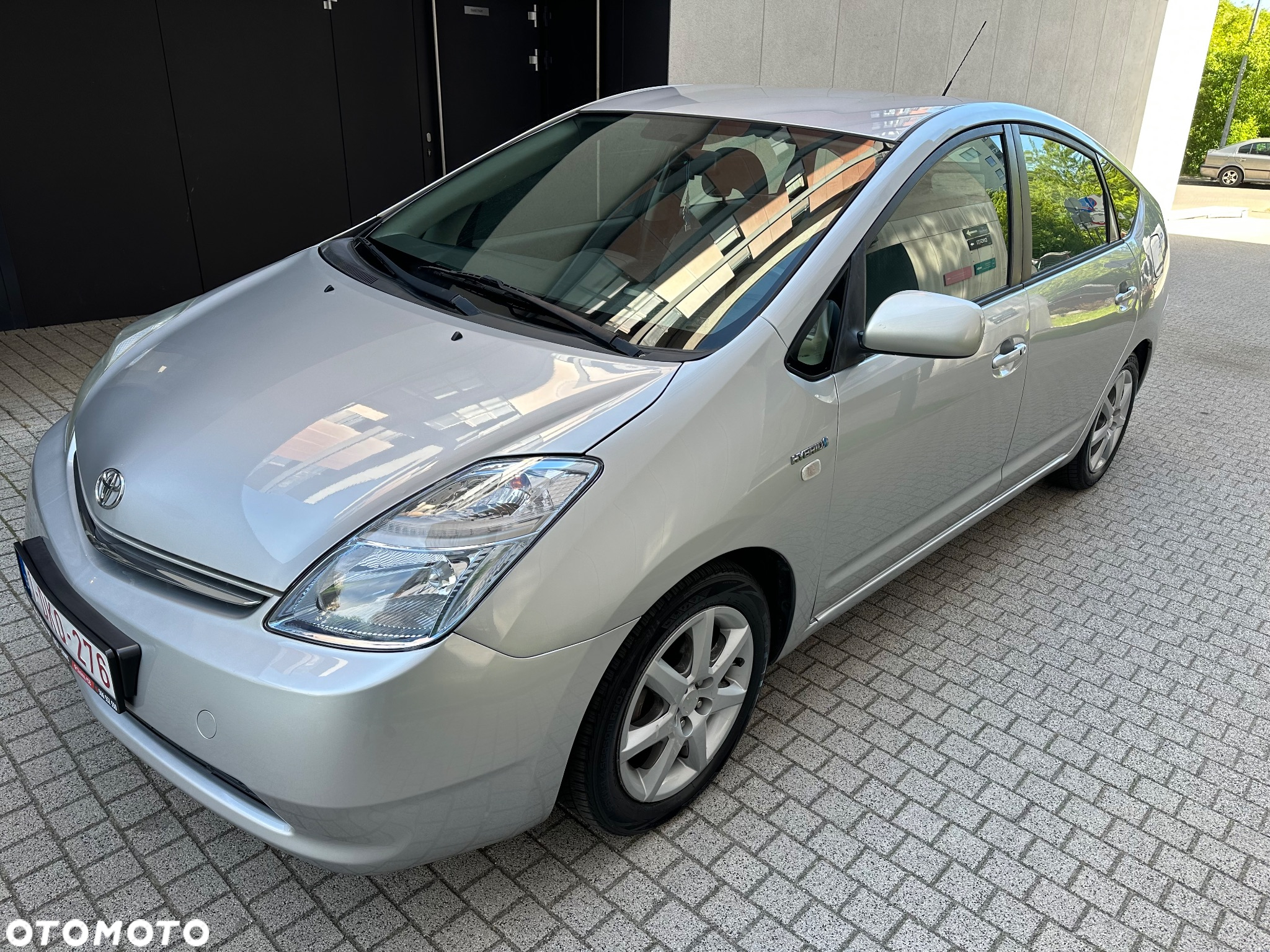 Toyota Prius (Hybrid) - 2