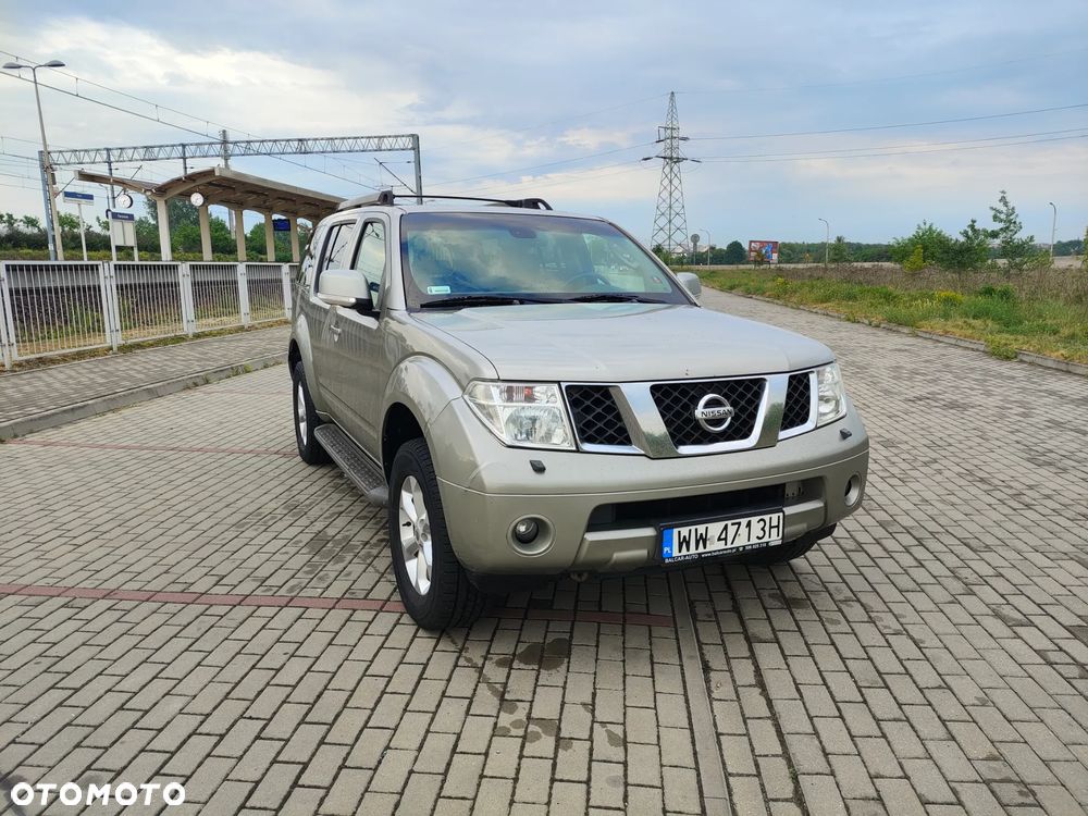 Nissan Pathfinder 2.5 D LE - 2