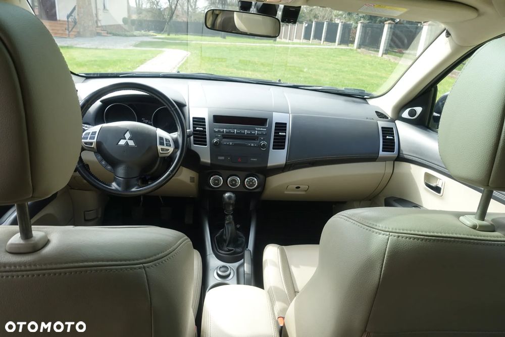 Mitsubishi Outlander 2.0 DID Intense + - 29