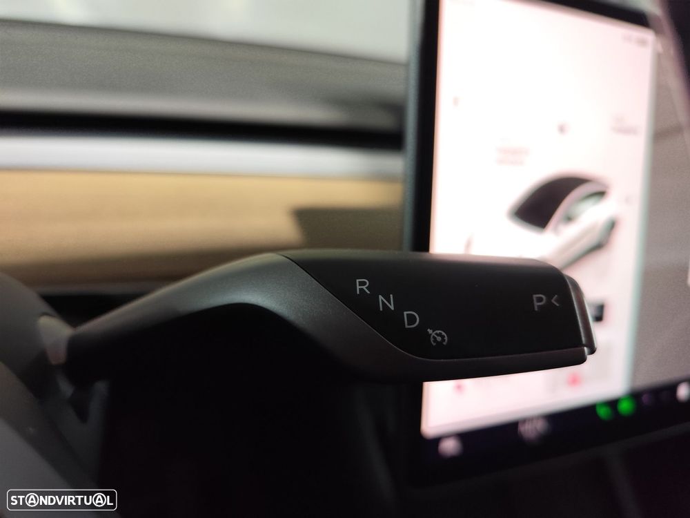 Tesla Model Y RWD - 12