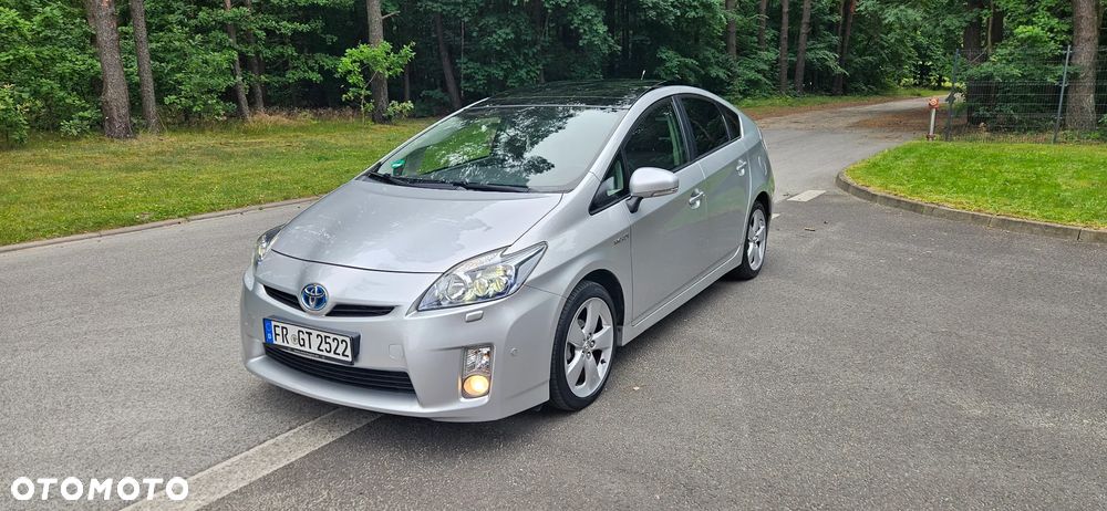 Toyota Prius (Hybrid) Executive - 17