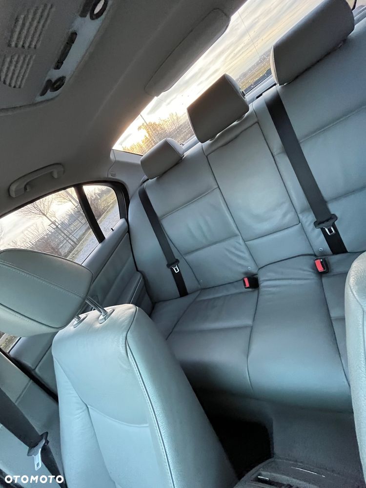 BMW Seria 3 330i - 16