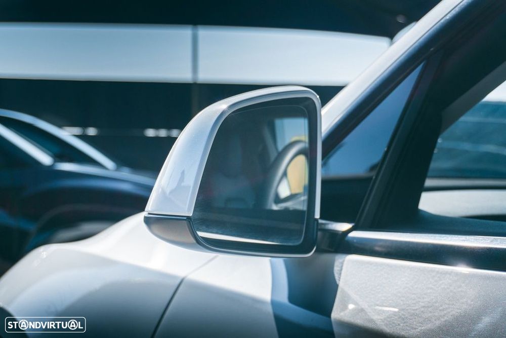 Tesla Model Y - 7