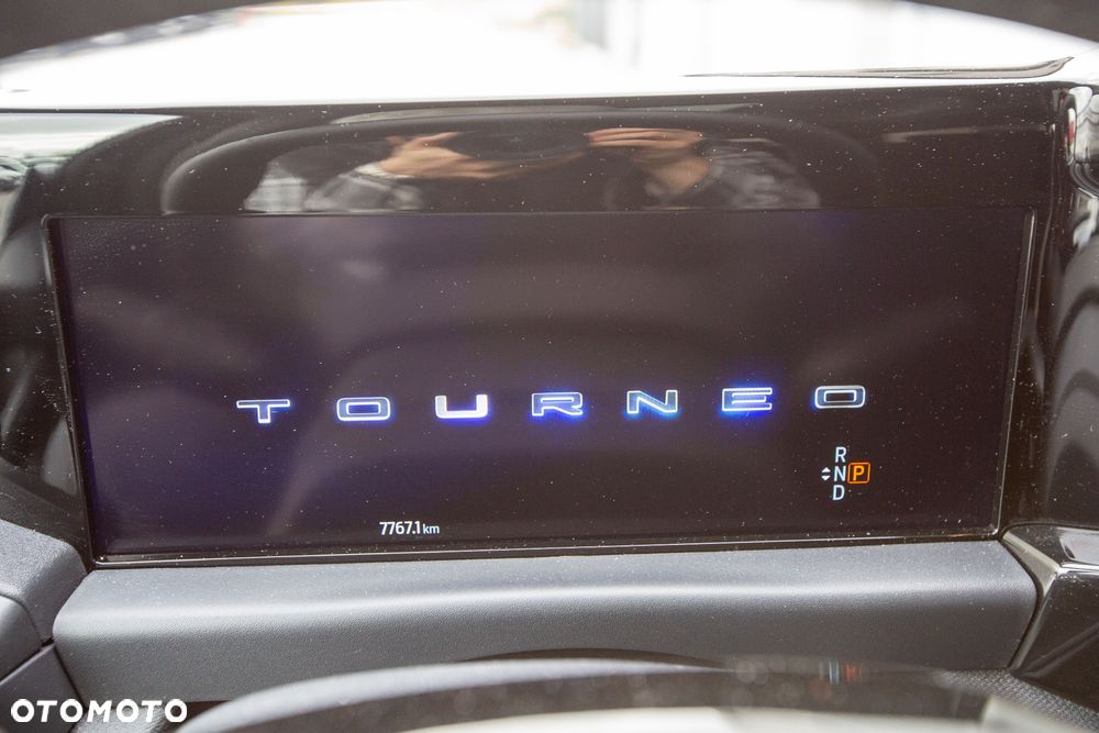 Ford Tourneo Custom - 12