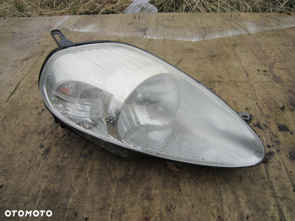 Lampa przód przednia prawa Fiat Grande Punto Anglik