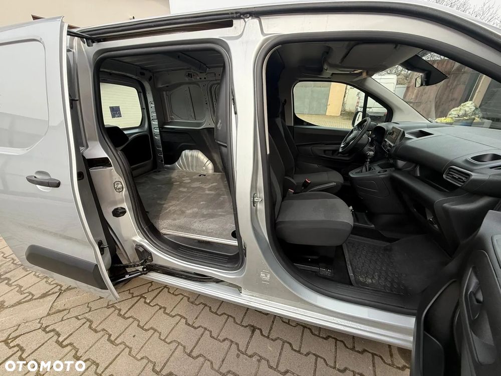Opel COMBO - 11