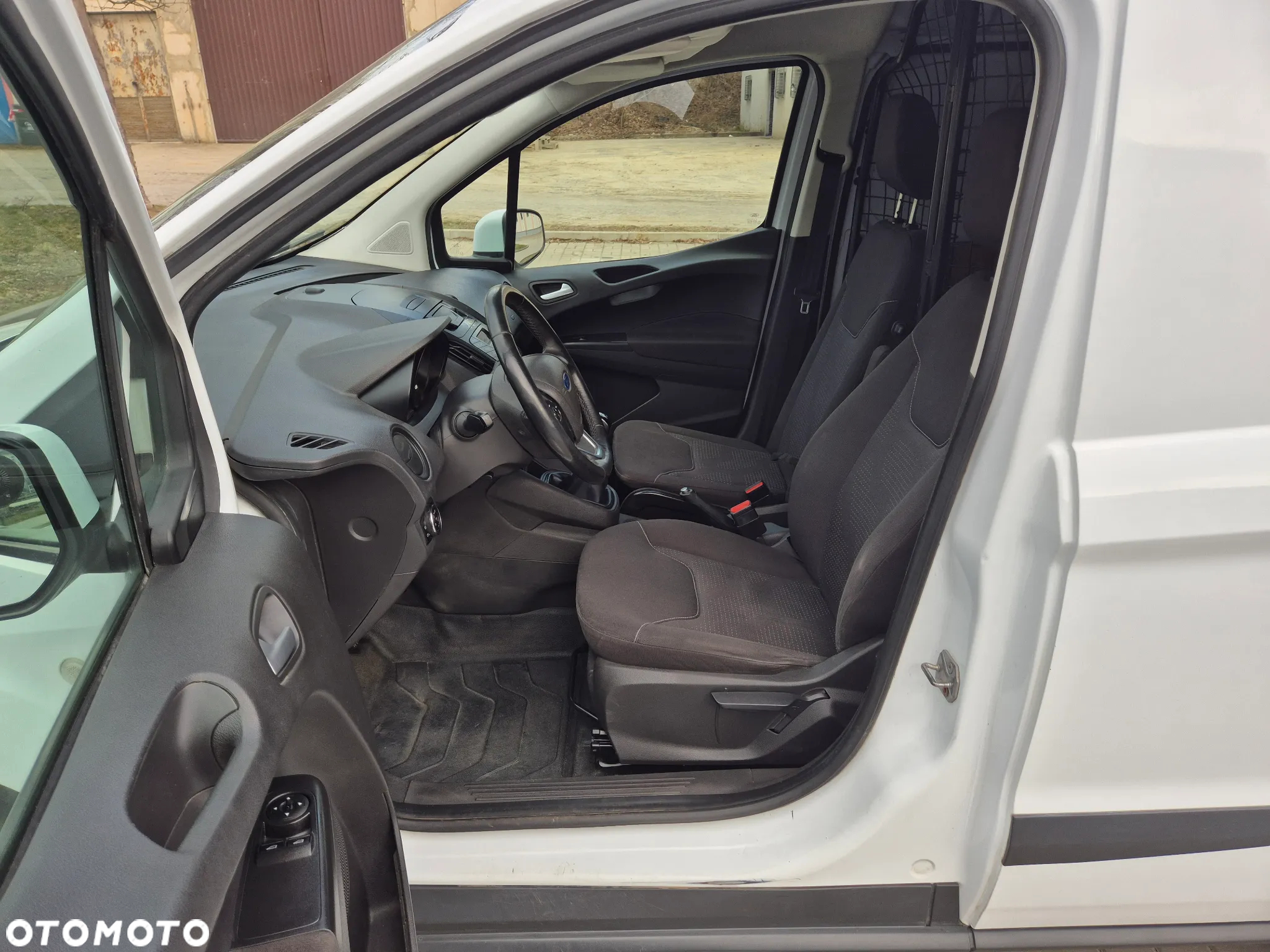 Ford TRNSIT COURIER - 13