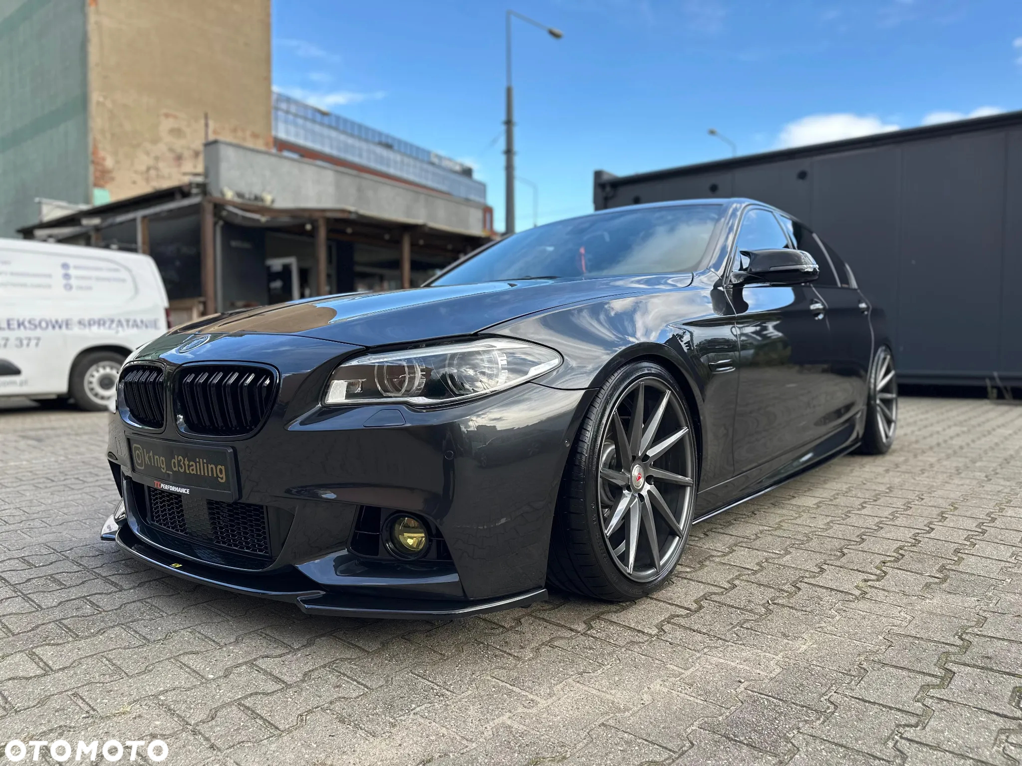 BMW Seria 5 550i - 33