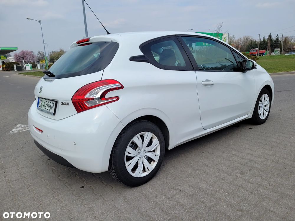 Peugeot 208 - 8