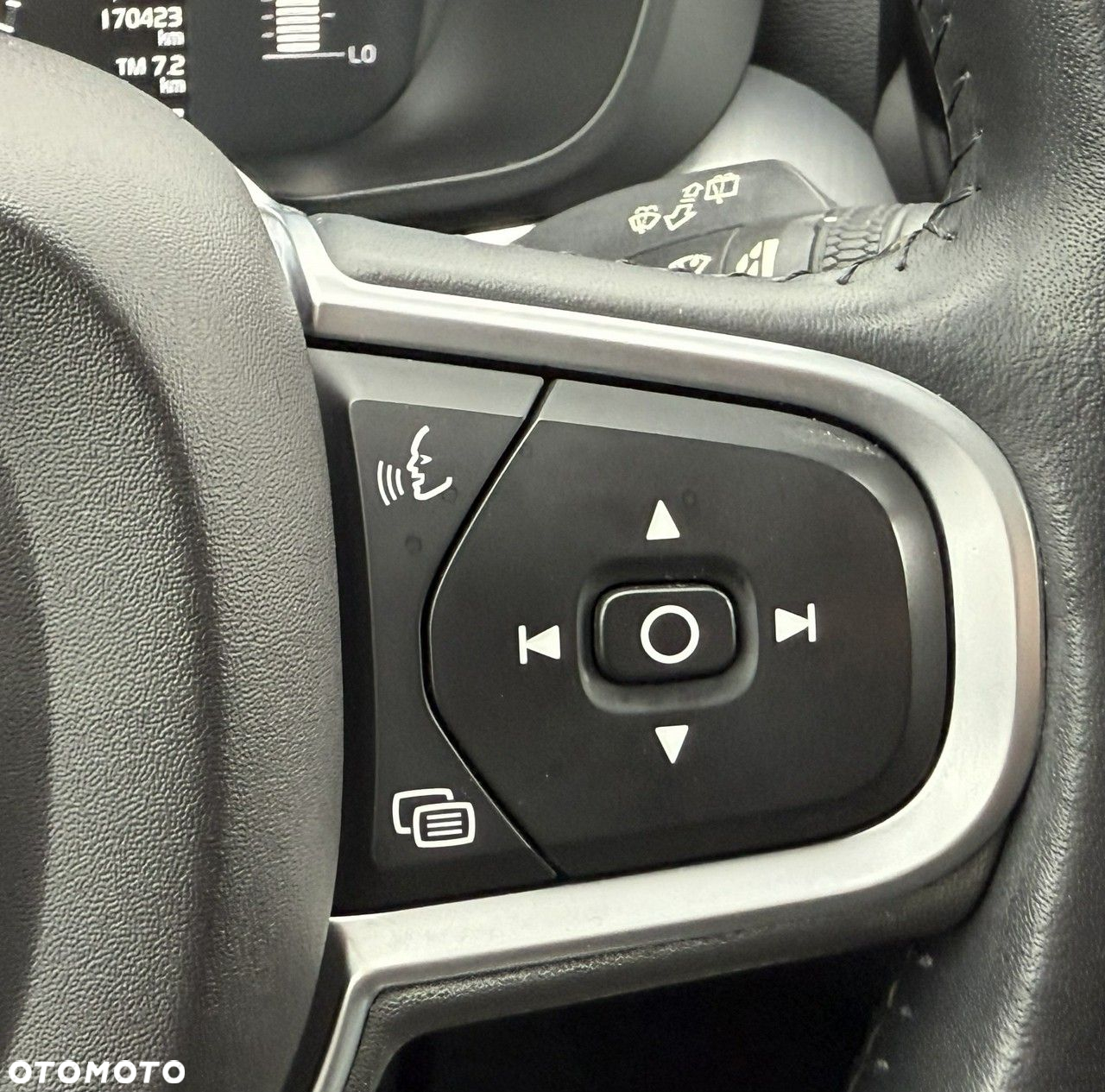 Volvo XC 60 D4 AWD Momentum Pro - 19