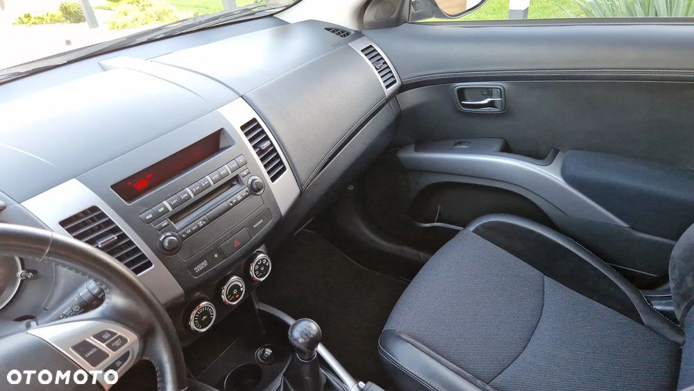 Mitsubishi Outlander 2.0 Invite 2WD - 18
