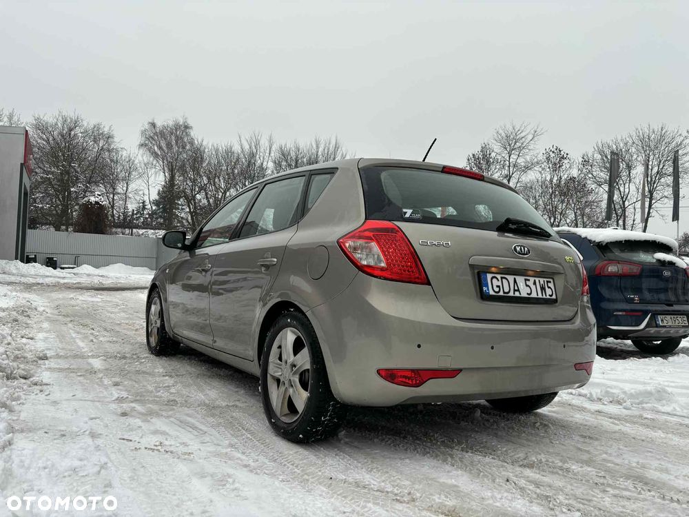 Kia Ceed - 4
