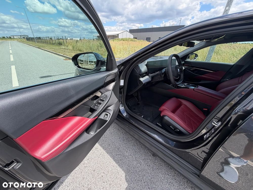 BMW Seria 5 520i mHEV - 9