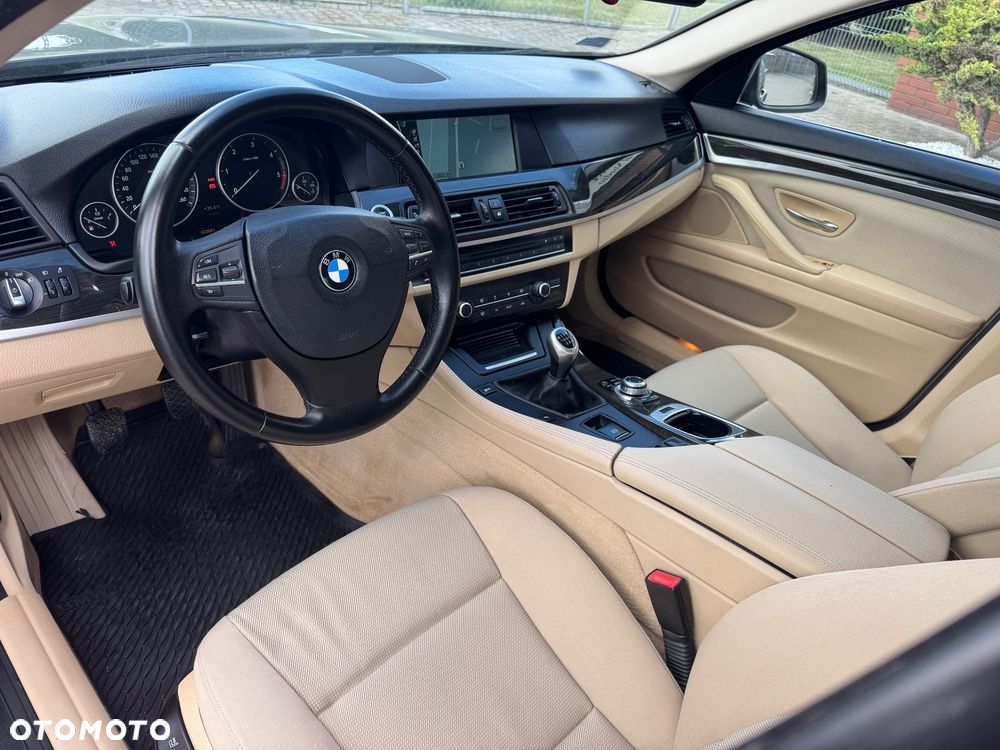 BMW Seria 5 520d - 33